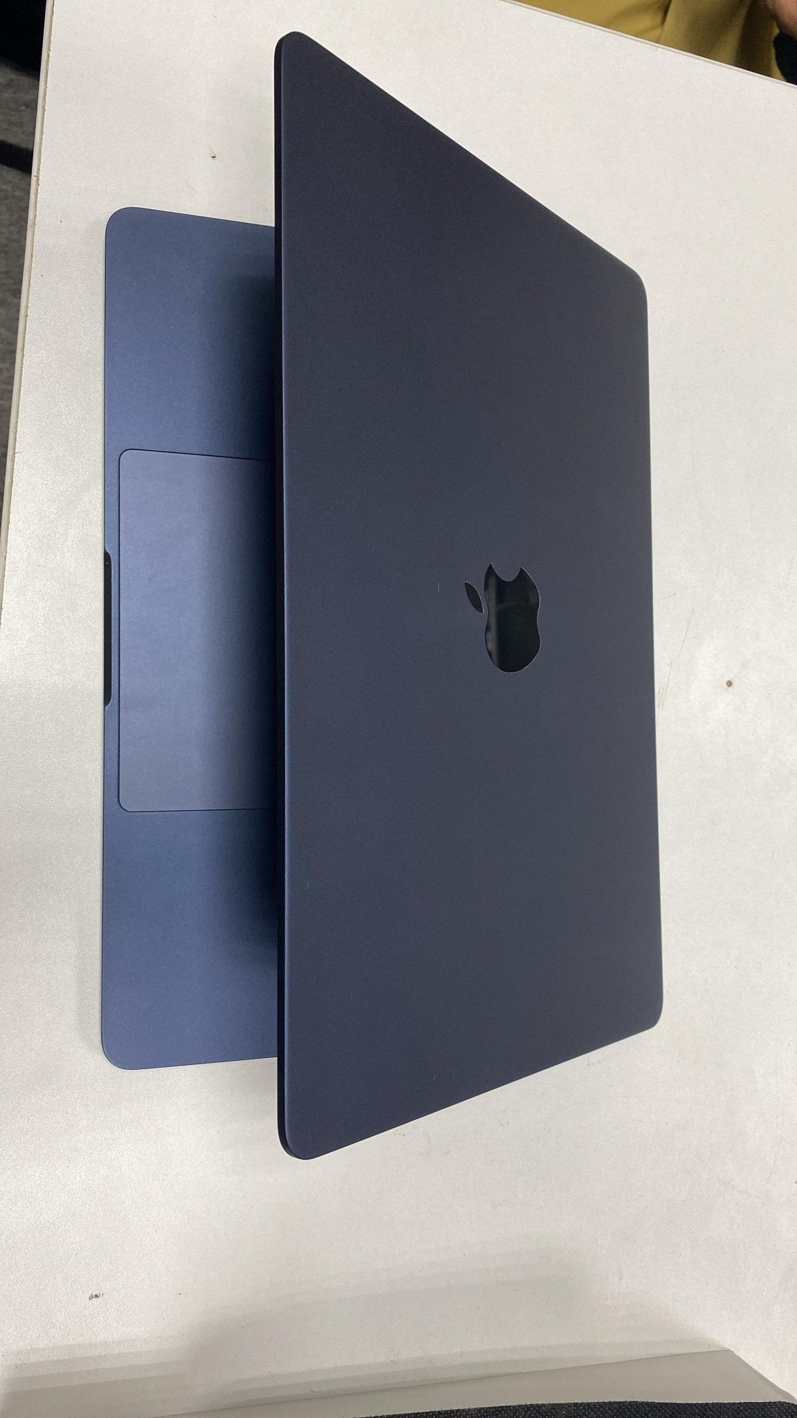 Apple MacBook Pro M2 2022 – 8GB RAM, 512GB SSD, 13.6" Retina - Aarishelectronics