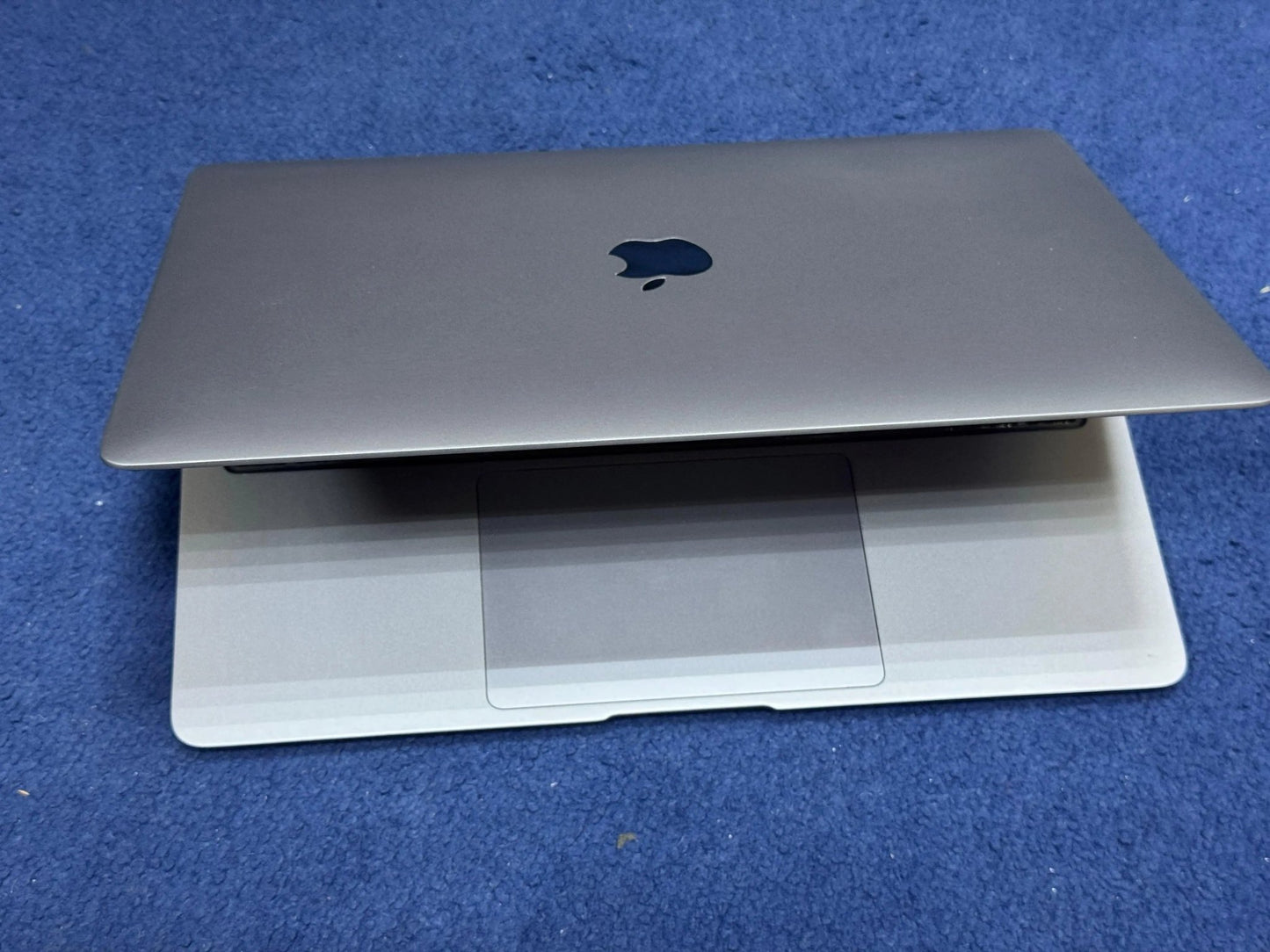 Apple MacBook Air M1 2020 Review – Best Laptop from Electronic Shops in Dubai - Aarishelectronics