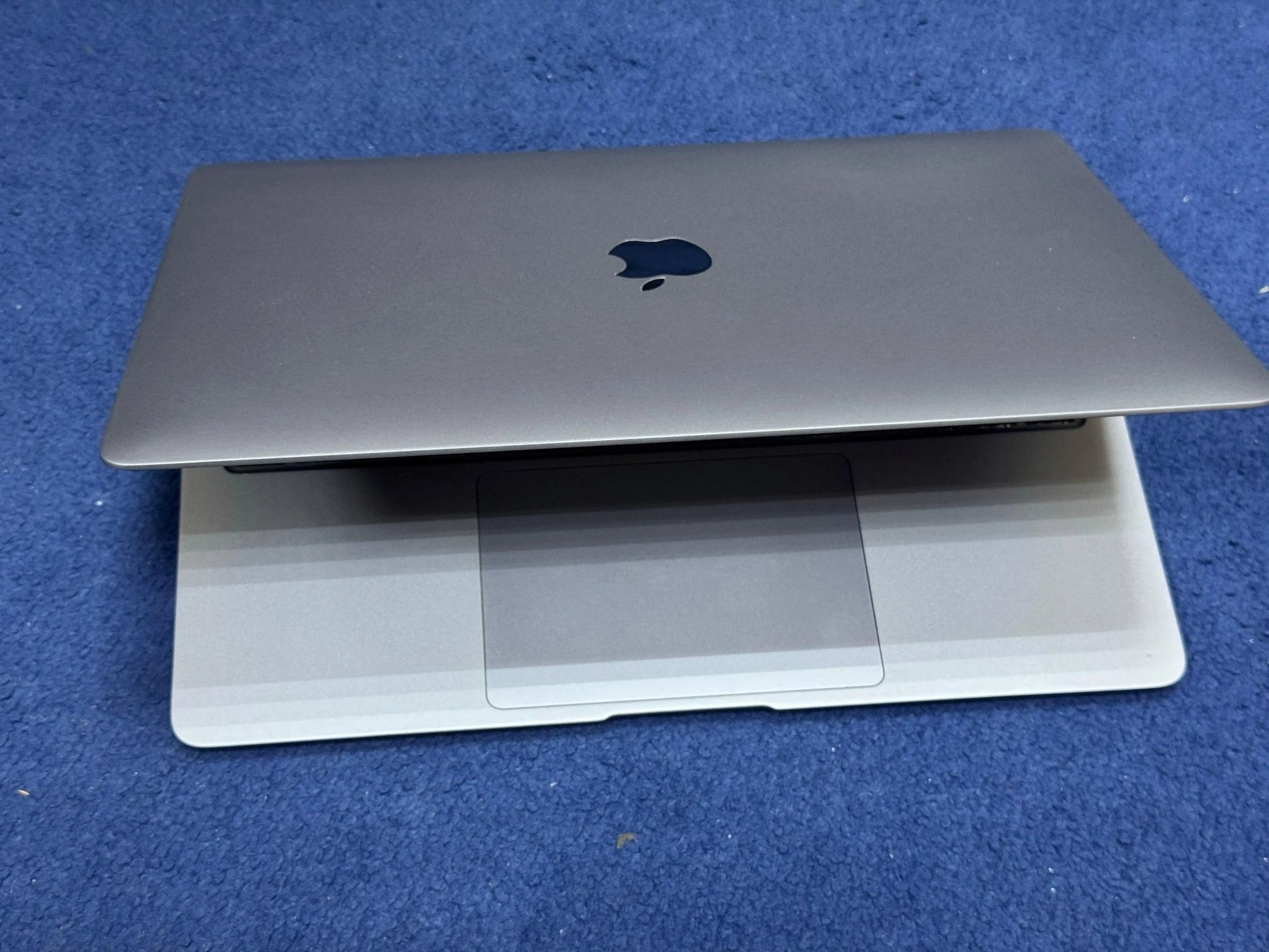 Apple MacBook Air M1 2020 Review – Best Laptop from Electronic Shops in Dubai - Aarishelectronics