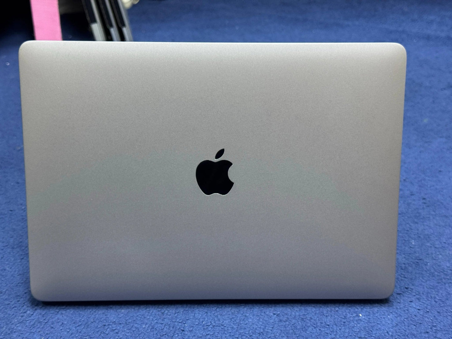 Apple MacBook Air M1 2020 Review – Best Laptop from Electronic Shops in Dubai - Aarishelectronics