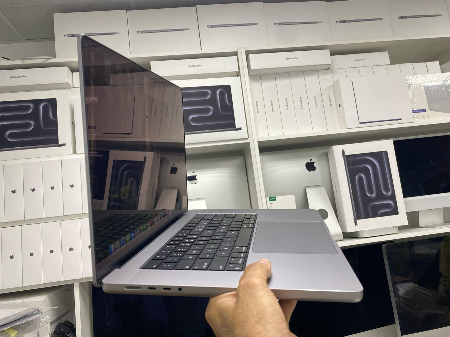 Apple MacBook Pro M1 Max 2021 - 64GB RAM, 2TB SSD Deals - Aarishelectronics